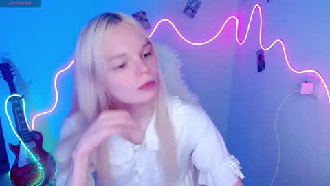 Snapshot of emily_nyaffe chatting on November 2025 03:45:02 PM Lia online show from November 2025 03:45:02 PM