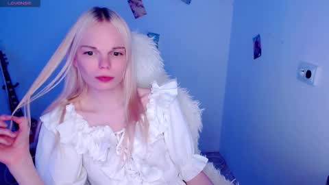 Snapshot of emily_nyaffe chatting on December 2025 03:09:02 PM Lia online show from December 2025 03:09:02 PM