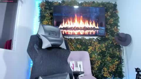 emily_palmeer online show from April 2026 08:32:01 AM