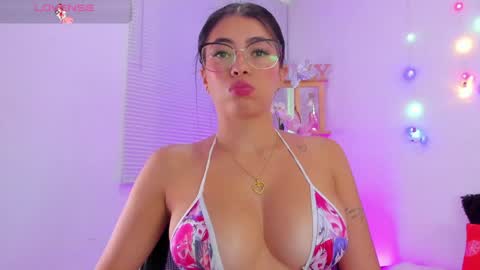 Snapshot of emily_sanderss1 chatting on December 2024 07:07:01 PM Emily online show from December 2024 07:07:01 PM