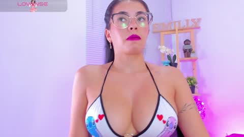 Snapshot of emily_sanderss1 chatting on January 2025 08:54:01 PM Emily online show from January 2025 08:54:01 PM