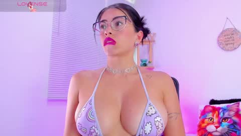 Snapshot of emily_sanderss1 chatting on February 2025 09:15:02 PM Emily online show from February 2025 09:15:02 PM