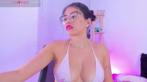 Snapshot of emily_sanderss1 chatting on February 2025 11:15:01 PM Emily online show from February 2025 11:15:01 PM