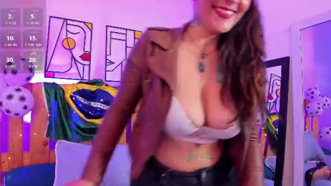 Snapshot of emily_sartre chatting on June 2026 09:25:02 PM Emilly online show from June 2026 09:25:02 PM