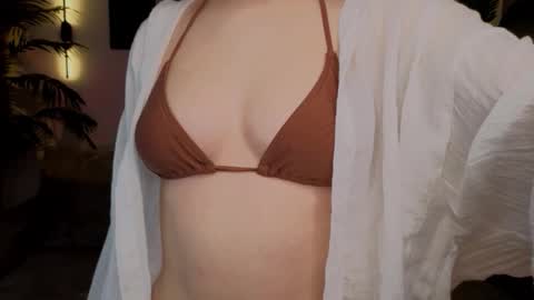 Snapshot of emily_shepard chatting on October 2025 02:04:01 AM emily shepard online show from October 2025 02:04:01 AM