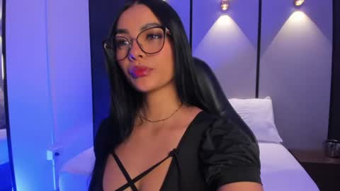 Snapshot of emily_tolson chatting on June 2026 07:15:01 PM emily_tolson online show from June 2026 07:15:01 PM