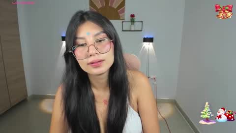 Snapshot of emily_villamil_ chatting on December 2025 05:31:01 PM Emi online show from December 2025 05:31:01 PM