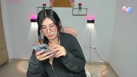 Snapshot of emily_villamil_ chatting on February 2026 09:18:01 PM Emi online show from February 2026 09:18:01 PM