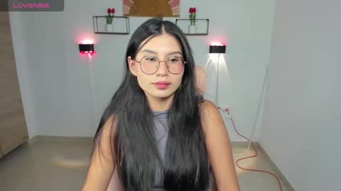 Snapshot of emily_villamil_ chatting on February 2026 09:48:02 PM Emi online show from February 2026 09:48:02 PM