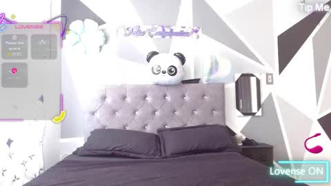 Snapshot of emily_white00 chatting on May 2026 04:58:02 PM emily online show from May 2026 04:58:02 PM