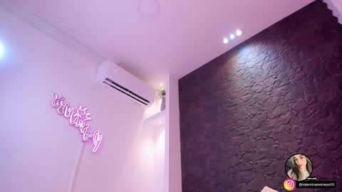 emilyallen_1 online show from November 2025 04:01:01 AM