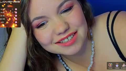 Snapshot of emilyart_ chatting on December 2024 09:09:02 PM artist Emily online show from December 2024 09:09:02 PM