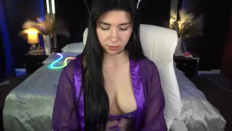 Emy online show from November 2025 07:29:01 AM