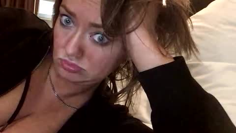 Snapshot of emilyclear chatting on May 2026 05:04:02 AM emilyclear online show from May 2026 05:04:02 AM