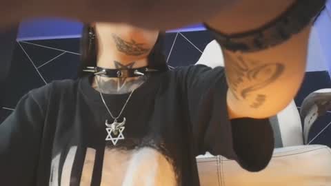 Snapshot of emilydaft chatting on October 2025 08:08:02 PM fari online show from October 2025 08:08:02 PM