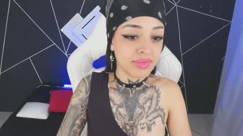 Snapshot of emilydaft chatting on October 2025 09:02:02 PM fari online show from October 2025 09:02:02 PM