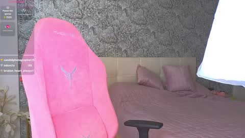 Snapshot of emilydancee chatting on December 2024 08:06:02 AM emilydancee online show from December 2024 08:06:02 AM