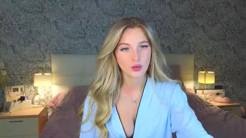 emilydancee online show from November 2025 05:13:01 PM