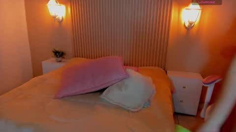 Snapshot of emilyevans7 chatting on November 2025 06:17:01 PM EMILY online show from November 2025 06:17:01 PM