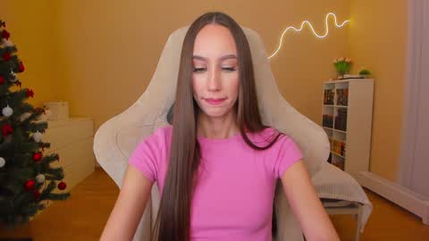 Snapshot of emilyhoston chatting on January 2025 07:18:02 PM Alina online show from January 2025 07:18:02 PM