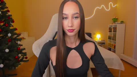 Snapshot of emilyhoston chatting on January 2025 06:28:01 PM Alina online show from January 2025 06:28:01 PM