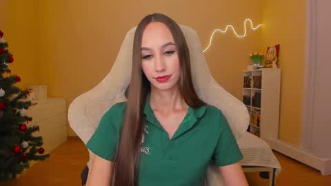 Snapshot of emilyhoston chatting on January 2025 08:38:02 PM Alina online show from January 2025 08:38:02 PM