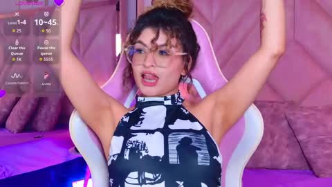 Emilyjonnes  online show from May 2026 08:47:02 PM