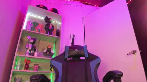 VALEEEN online show from January 2025 06:57:01 PM