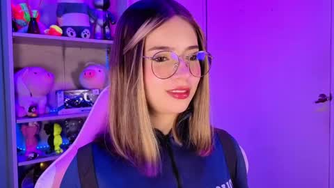 Snapshot of emilykarterr chatting on April 2026 03:02:01 PM VALEEEN online show from April 2026 03:02:01 PM