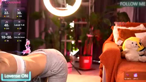 Snapshot of emilyraymont chatting on November 2025 07:41:02 AM Emily online show from November 2025 07:41:02 AM