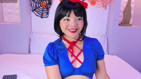EMILY online show from October 2025 07:45:02 PM