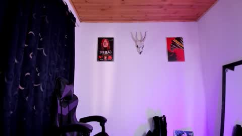 Snapshot of emilyrymer chatting on November 2025 06:29:01 PM Emily Support me to have 100 likes plx online show from November 2025 06:29:01 PM