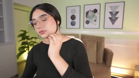 Emily Turner  online show from November 2025 07:01:02 PM