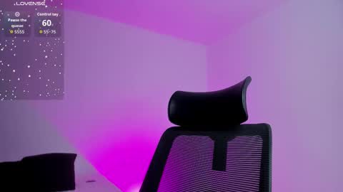 Snapshot of emilywillis8 chatting on September 2025 12:27:02 PM E M I L Y online show from September 2025 12:27:02 PM