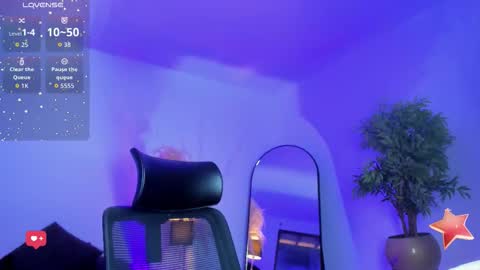 Snapshot of emilywillis8 chatting on October 2025 12:25:01 PM E M I L Y online show from October 2025 12:25:01 PM