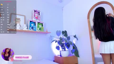 Snapshot of emilyy_bank chatting on November 2025 02:17:01 PM Emily Bank online show from November 2025 02:17:01 PM