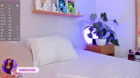 Snapshot of emilyy_bank chatting on November 2025 07:57:02 PM Emily Bank online show from November 2025 07:57:02 PM