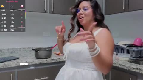 Snapshot of emilyy_cooperr chatting on June 2026 01:10:02 PM emilyy_cooperr online show from June 2026 01:10:02 PM