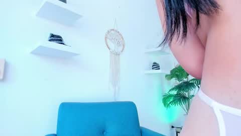 emilyy_kim online show from December 2025 07:32:01 PM