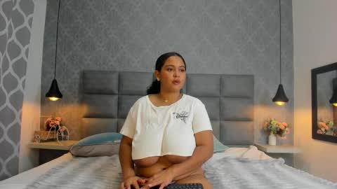 emilyy_r online show from November 2025 07:46:02 PM