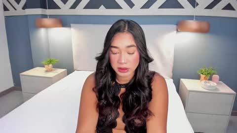 Snapshot of emilyzahar chatting on November 2025 01:06:01 PM Emily online show from November 2025 01:06:01 PM