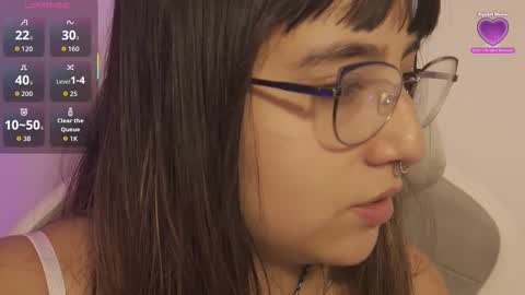 Snapshot of emitaa17228 chatting on November 2025 08:19:01 PM emma online show from November 2025 08:19:01 PM