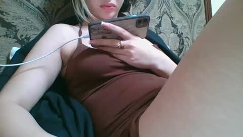 emma_991 online show from January 2025 03:22:01 PM