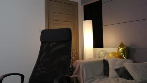 Your Emma online show from April 2026 09:21:02 PM