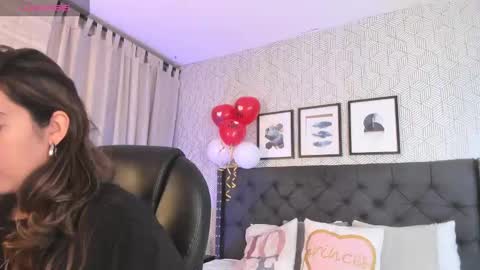 Snapshot of emma__smith01 chatting on February 2025 12:11:02 PM Emma online show from February 2025 12:11:02 PM