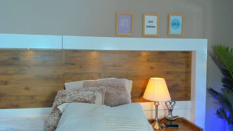 Emma  online show from December 2024 05:31:02 PM