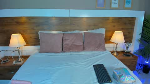 Emma  online show from January 2025 10:44:01 AM