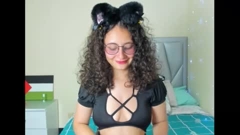 Snapshot of emma_belle02 chatting on October 2025 07:25:02 PM Emma online show from October 2025 07:25:02 PM