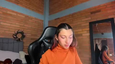 Snapshot of emma_belley chatting on June 2026 07:12:02 PM Hey Im EmmaHelp me reach 100 likes online show from June 2026 07:12:02 PM