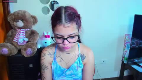 Snapshot of emma_boo_ chatting on May 2026 01:38:01 PM emma_boo_ online show from May 2026 01:38:01 PM